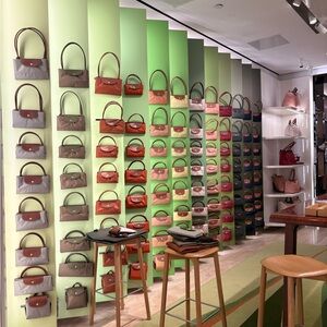 Meet your Posher, Ava